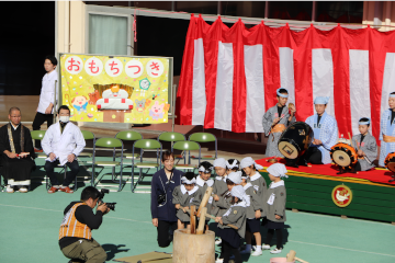 浅草寺幼稚園おもちつき