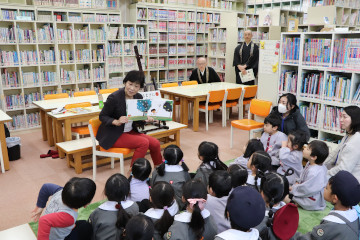 浅草寺子ども図書館「お話たからばこ」