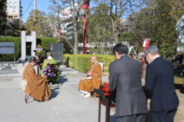 戦災殉難者追悼会（せんさいじゅんなんしゃついとうえ）